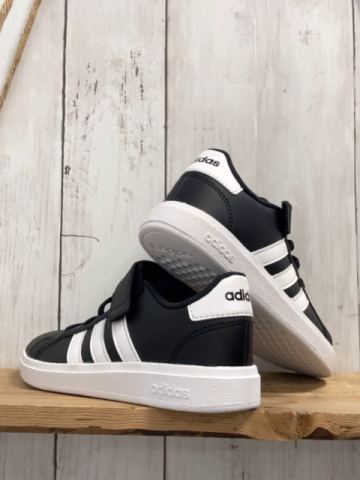 neu Adidas  Schuhe  Gr. 30  schwarz weiße Streifen + Sohle 