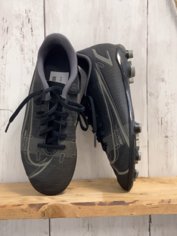 Nike  Fußballschuhe  Gr. 34  schwarz grau
