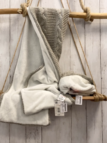 2tlg Superdry  Mütze + Schal  grau Stirck mit Zöpfen + weiß Plüsch NP Schal 34,99 € NP Mütze 29,99€