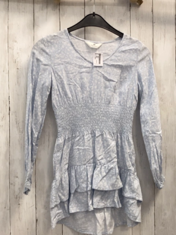 H&M  Kleid  Gr. 146  hellblau weiße Blume gesmokt 