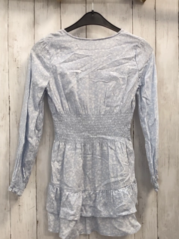 H&M  Kleid  Gr. 146  hellblau weiße Blume gesmokt 