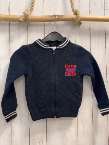 Tape à l´ oeil  Strick-Sweatjacke  Gr. 104  dunkelglau weißer Streifenbund rotes Plüsch "M" 