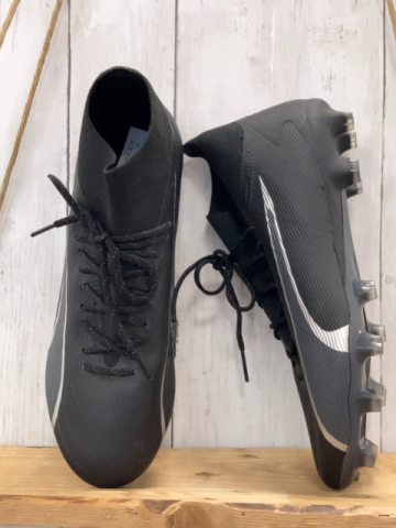 Puma  Fußballschuhe  Gr. 44  schwarz grau Stollen
