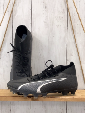 Puma  Fußballschuhe  Gr. 44  schwarz grau Stollen