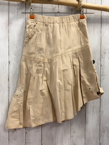 DKNY  Rock Gr. 140  beige Stickerei mit Steinen 