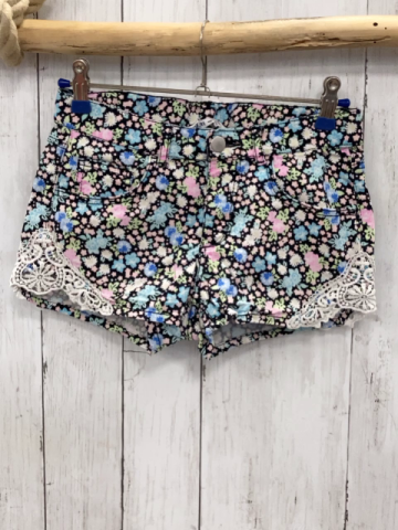 H&M Shorts Gr. 152  schwarz bunte Blumen weiße Häkelei Bund verstellbar 