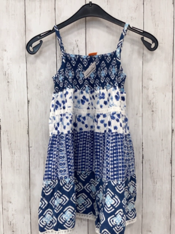   Kleid  Gr. 104  weiß blau hellblauer Druck mit Blumen Rauten 