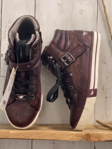 neu Mustang  Boots  Gr. 38  kastanienfarben Struktur Schnalle Nieten schwarze Schnürsenkel 
