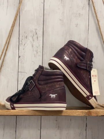 neu Mustang  Boots  Gr. 38  kastanienfarben Struktur Schnalle Nieten schwarze Schnürsenkel 