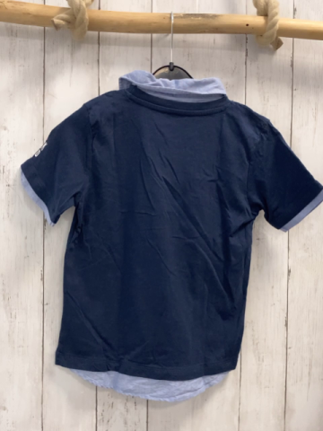   T-Shirt  Gr. 122  blau hellblauer Hemdkragen + Saum Bagger