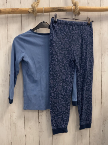2tlg  Schlafanzug  Gr. 122/128  hellblau blau Tannen Kleidung personen 