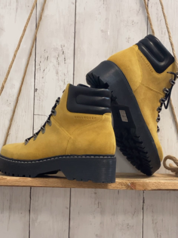 Bullboxer  Boots  Gr. 40  mais schwarzer Bund + Sohle 