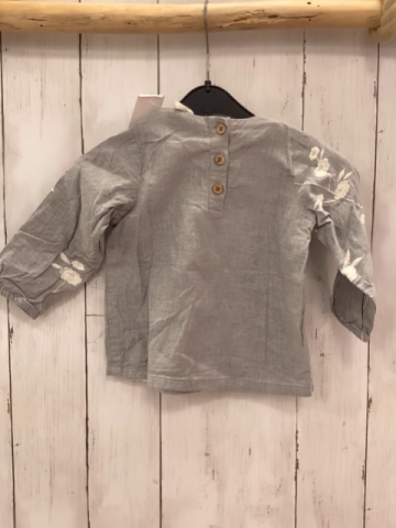 Alana  Bluse  Gr. 80  grau gestickte weiße Blumen 