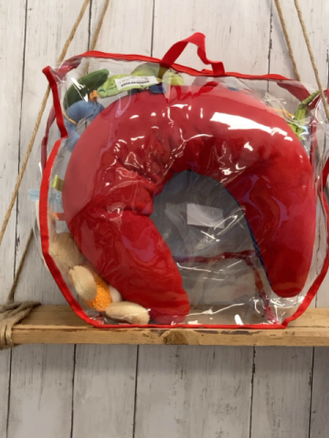 Sigikid  Plüschspielzeug  Liegebogen für Babys mit Anhängern + Hase 