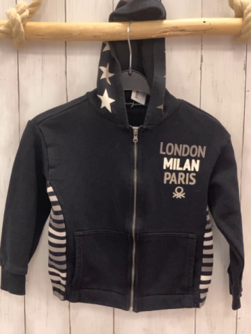 Benetton  Sweatjacke  Gr. 116  schwarz Kapuze + grau weiße Streifen + Schrift