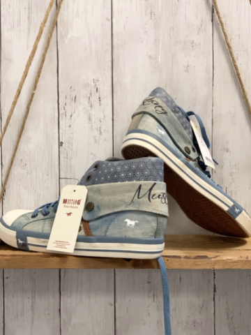 neu Mustang  Jeansboots  Gr. 40  hellblau Jeans Bund mit silber Steinen weiße hellblaue Sohle 