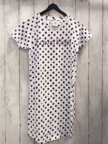 Calvin Klein  Kleid  Gr. 140  weiß lila Punkte + Schrift 