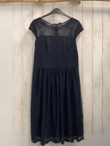 neu Esprit  Kleid  Gr. L dunkelblau mit Unterkleid + Überkleid mit Stickerei 