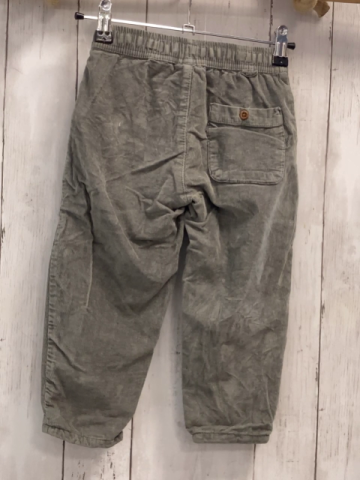 Zara  Hose  Gr. 104  kiwi Kord gefüttert 