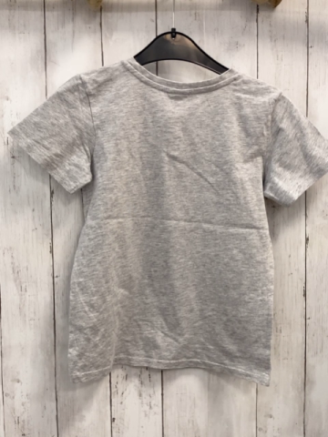   T-Shirt Gr. 134  grau Renwagen gelbe Schrift 