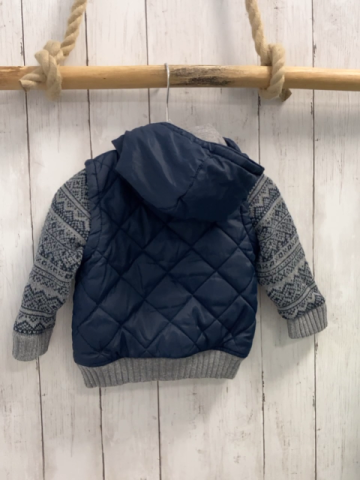   Jacke  Gr. 74  blau gesteppt + graue Strickärmel mit blauem Muster 