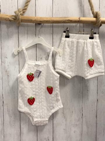 2tlg  Body + Shorts  Gr. 68  weiß Lochstickerei rote Erdbeeren 