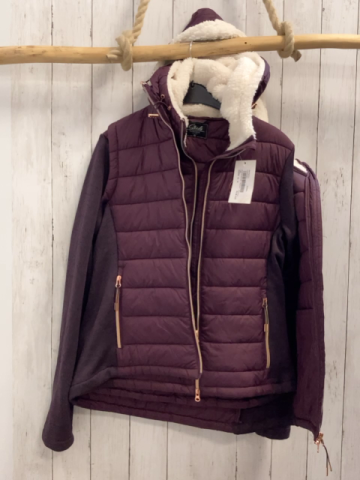 neu 2 tlg Steeds  Strickjacke + Weste  Gr. 158/164  brombeere gesteppter Körperbereich Kapuze mit weißem Teddyfutter NP 44, 90 € 