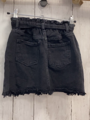 Zara  Rock Gr. 122  schwarz Jeans mit Gürtel 
