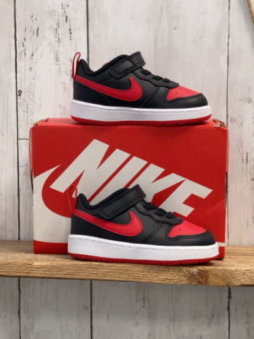 Nike  Schuhe  Gr. 22  schwarz rotes Label weiße Sohle 