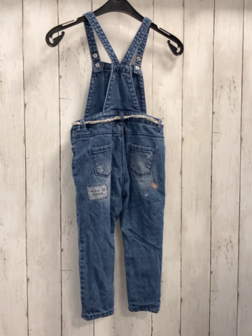 Zara  Latzhose Gr. 98  blau Jeans bestickt mit Gürtel 