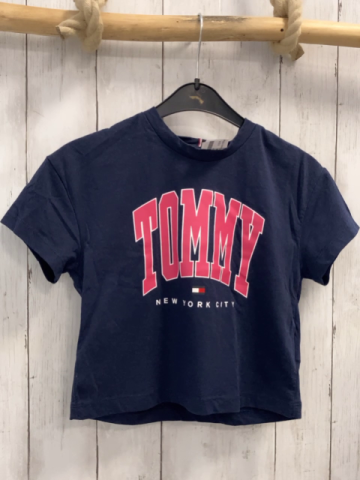 Tommy Hilfiger  T-Shirt  Gr. 128  blau rot weiße Schrift 