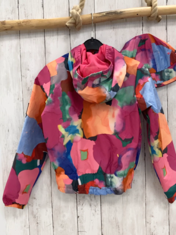 2tlg Aigle  Regenacke + -hut  Gr. 140  bunt gemustert 