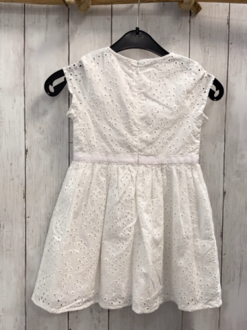 S´Oliver  Kleid  Gr. 104  weiß Lochstickerei 