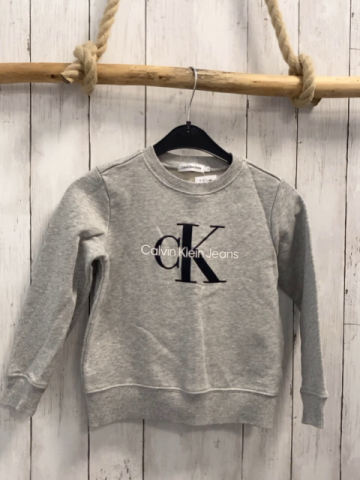 Clavin Klein Jeans  Pullover  Gr. 116  hellgrau schwarz weiße Schrift 