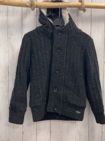 Zara  Strickjacke  Gr. 140  dunkelgrau hellgraue Punkte Kapuze mit hellgrauem Fellbund 