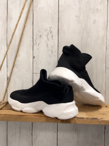   Schuhe  Gr. 34  schwarz weiße Sohle 