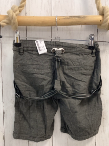Shorts mit Hosenträgern  Gr. 122  grau 