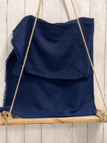 neu  Schaltuch  blau Feder aus bunten Steinen 