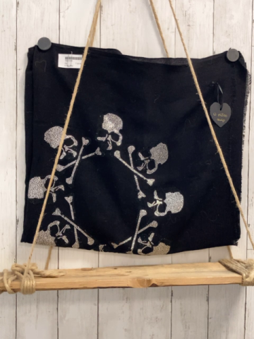 neu  Schaltuch  schwarz Totenköpfe + Knochen aus schwarz silber Steinen 