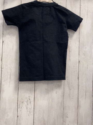   T-Shirt  Gr. 110  schwarz weiße Schrift + Label 