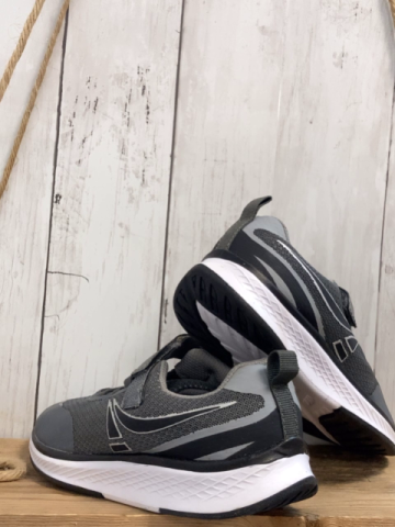 neu  Schuhe  Gr. 32  grau dunkelgrau schwarz weiße Sohle 