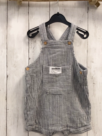 Name it  Latzshorts  Gr. 80  grau hellgraue Streifen 