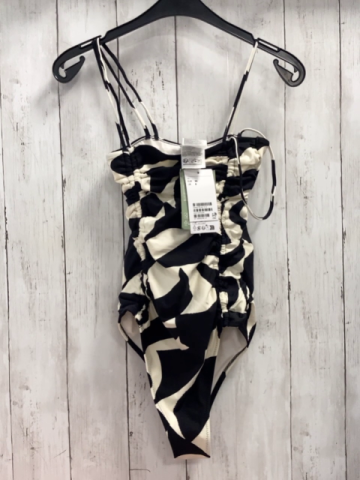 neu H&M  Badeanzug  Gr. 34  creme schwarzer Druck