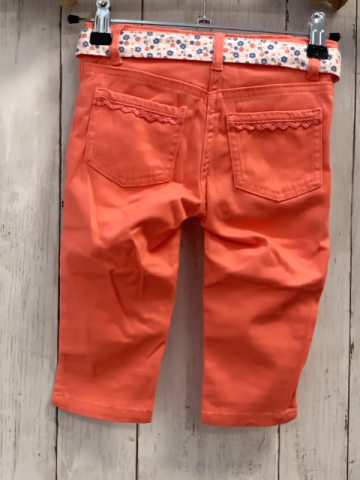  Caprihose Gr. 104  aprikit weißes Gürtelband Blumen Bund verstellbar