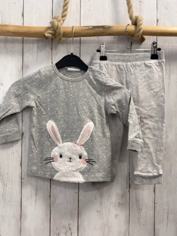 2tlg  Schlafanzug Gr. 80  grau weiße Punkte Hase + grau weiß gestreift