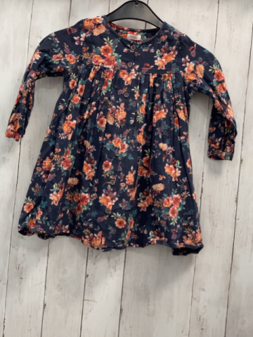 Next  Kleid  Gr. 104  grau Blumen 