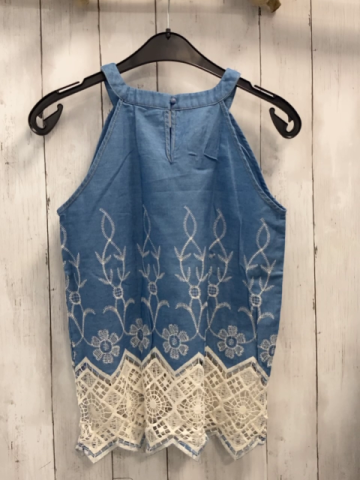   Sommverbluse  Gr. 152  hellblau Jeans weiße Stickerei + Saum mit Lochstickerei 