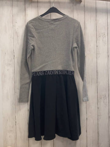 Calvin Klen Jeans  Kleid  Gr. 158/164  graues Rippenoberteil Gürtelband mit schwarz weißer Schrift schwarzer Rock