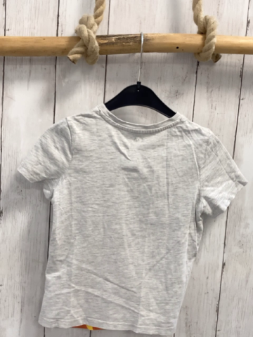   T-Shirt Gr. 110  hellgrau Giraffe mit Sonnenbrille 