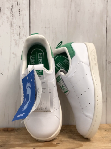 neu Adidas  Schuhe  Gr. 27  weiß grüne Ferse San Smith 